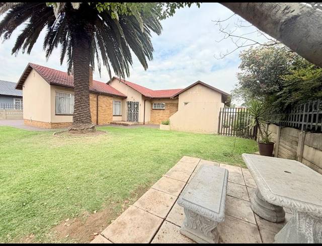 3 BEDROOM HOUSE FOR SALE IN VANDERBIJLPARK SE 6